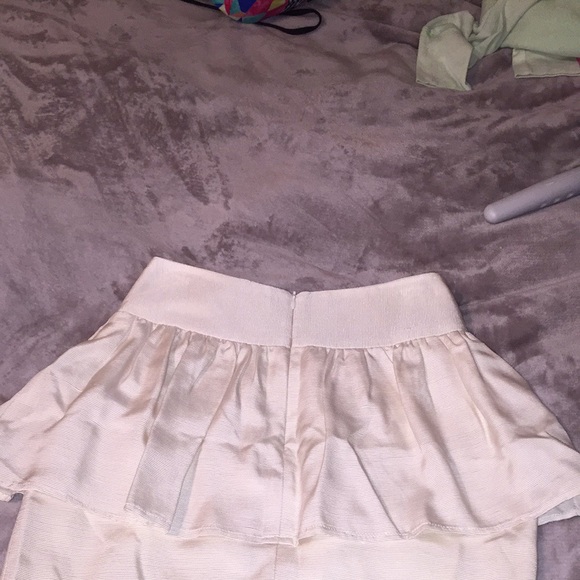 ✨❗️EVERYTHING MUST GO❗️✨ ACCEPTING ALL OFFERS! peplum skirt - Picture 6 of 7